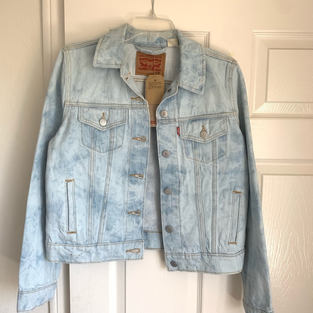 NEW Levi’s Light/Acid Wash Jean Jacket!